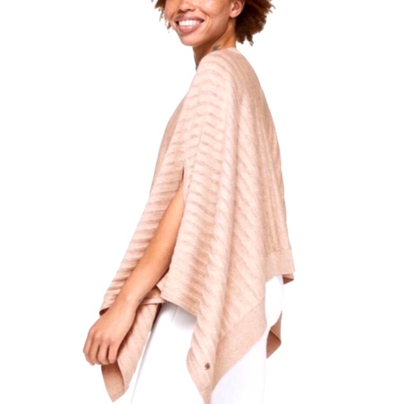 LuluLemon Forward Flow Poncho Yoga Cover Up/OS - Picture 3 of 15